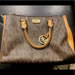 Micheal Kors purse